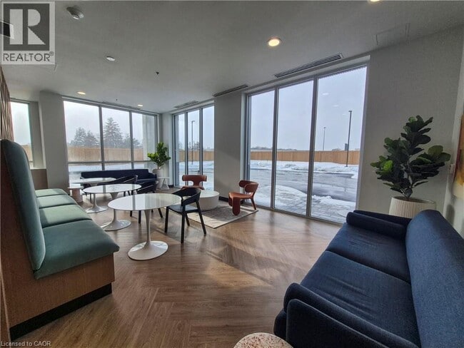 Photo du bâtiment - 1333 Weber St E