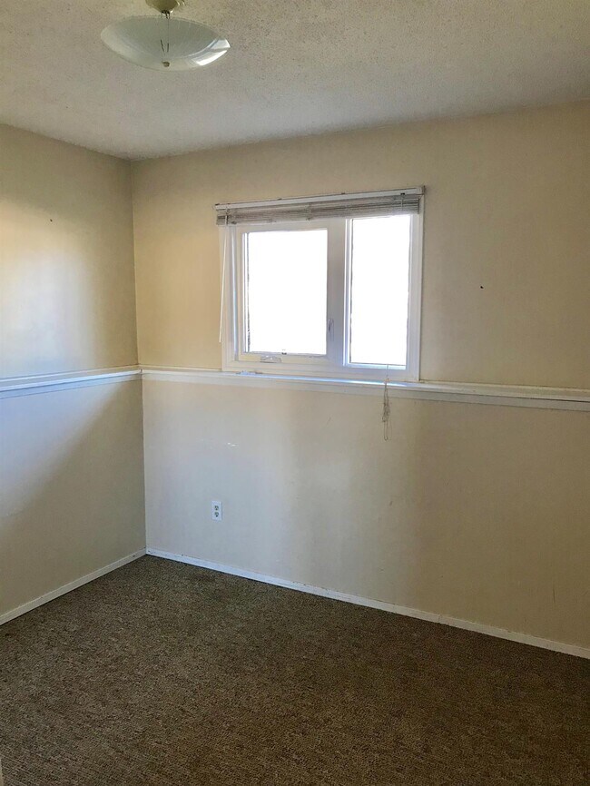 Photo du bâtiment - 3 Bed 1.5 Bath Unit in Olds, AB