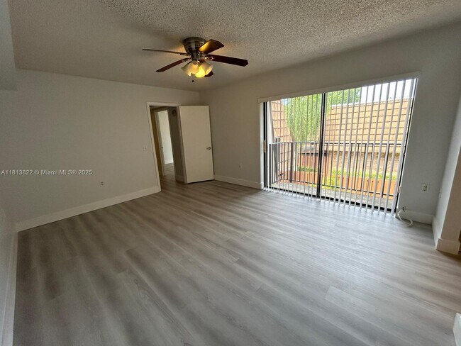 Foto del edificio - 9106C SW 20th St