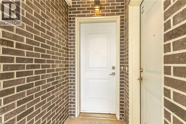 Photo du bâtiment - 1430 Highland Rd W