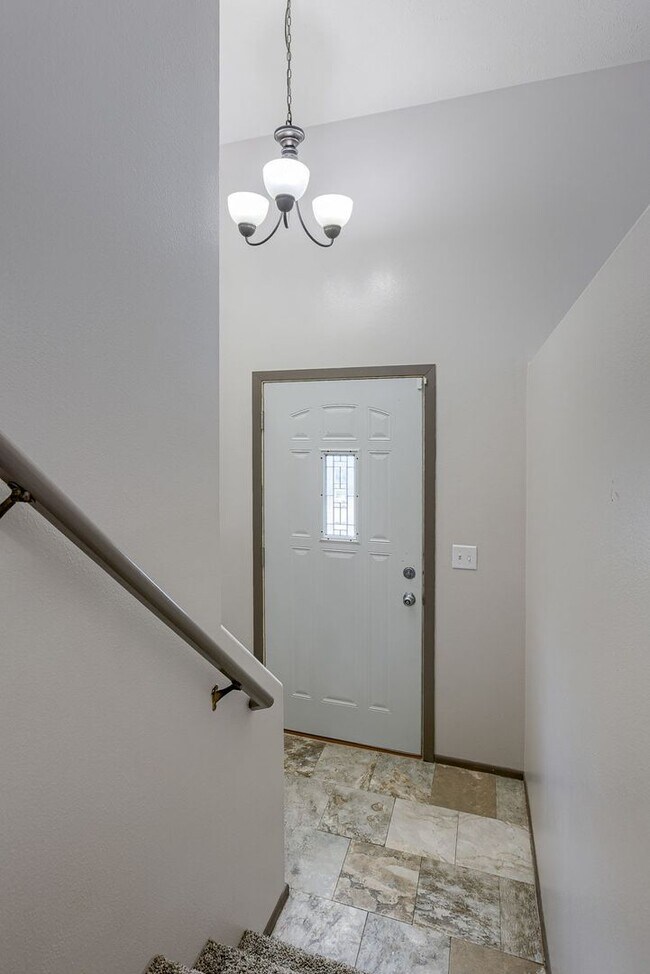 Foto del edificio - Must See Elkhorn 3 Bedroom!!