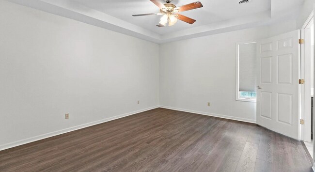 Foto del edificio - BEAUTIFUL 3 bedroom home available in June!