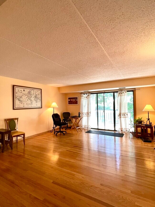 Foto del edificio - 450 Plum Creek Dr