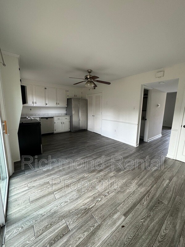 Foto del edificio - 2241 Kingsbrook Dr