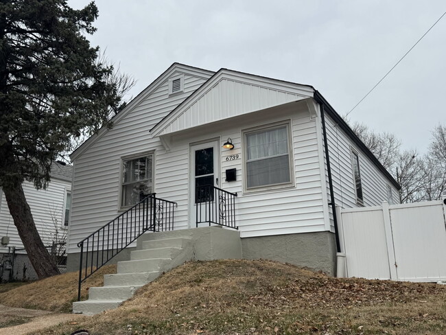 Building Photo - 6739 Dale Ave