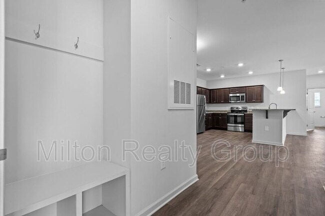 Building Photo - 250 Grove Cir
