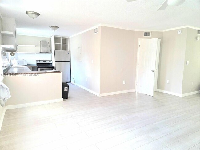 Foto del edificio - 1700 NE 191st St