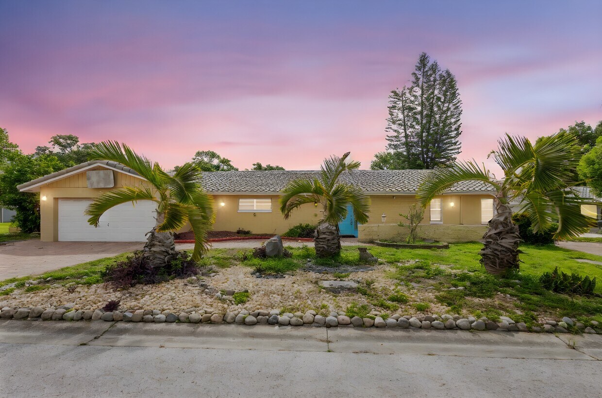 Foto principal - 10637 Deergrass Ln