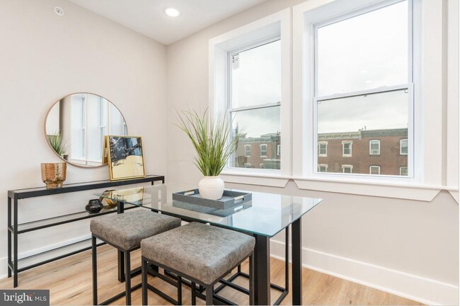 Foto del edificio - 2825 W Girard Ave