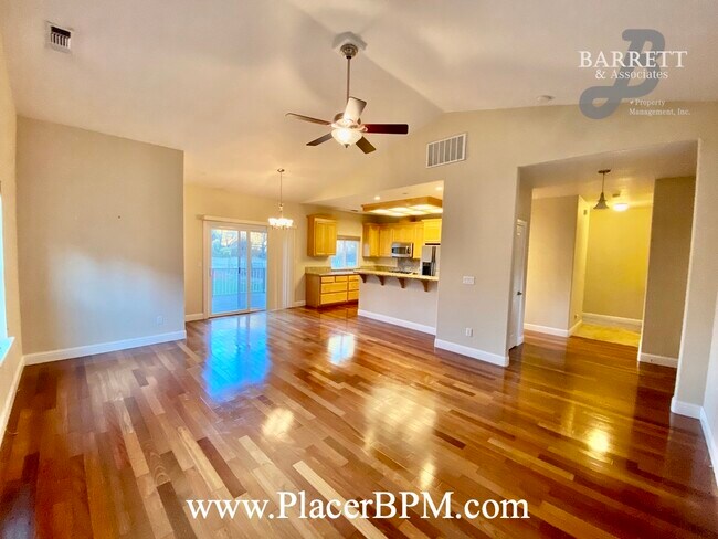Foto del edificio - 870 Country Rd