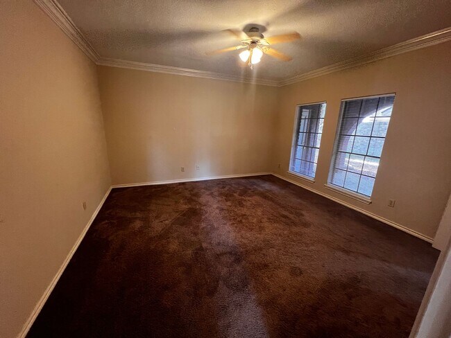 Building Photo - 3-2.5-2 - 2 story home located off Saratog...
