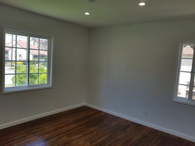 Building Photo - 6000 Lindley Ave