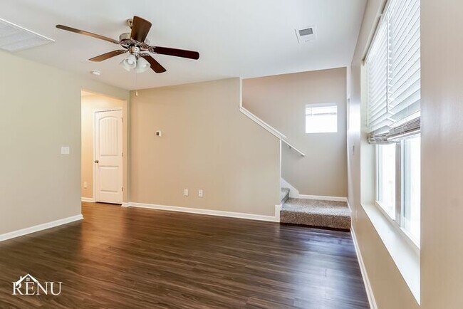 Foto del edificio - 183 Belmont Way