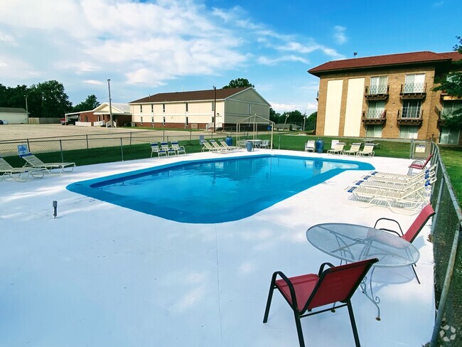Pool 2 - Four Seasons