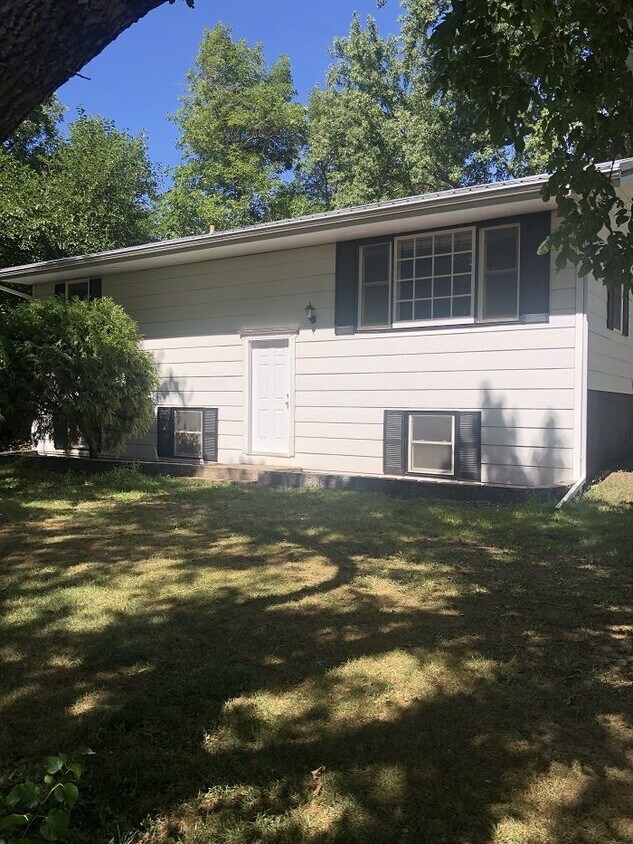 Primary Photo - 46748 277th St