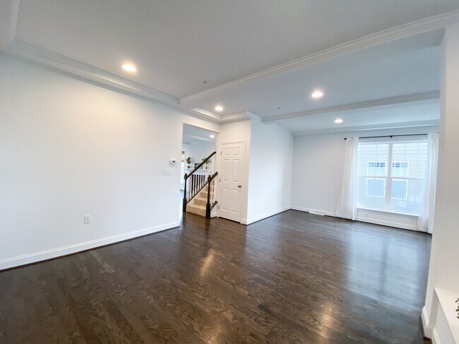 Building Photo - 29 Meadow Creek Ln