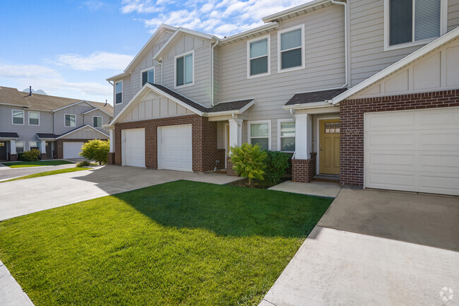 Building Photo - 45 Twelve Townhomes