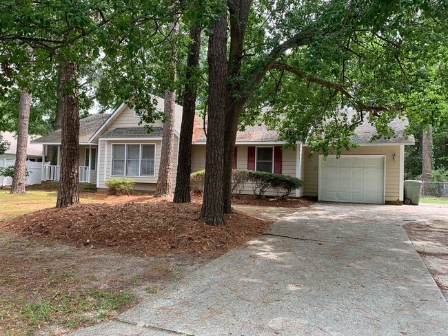 Building Photo - For Rent - Quiet neighborhood but close to everything!!