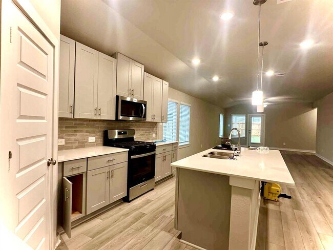 Foto del edificio - 6603 Kentfield Dr