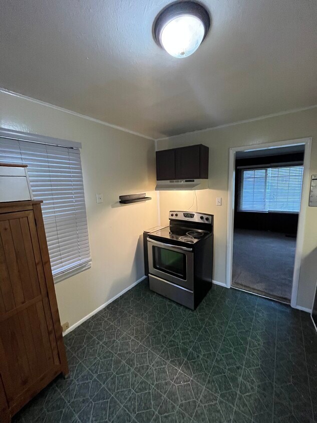 Kitchen - 5730 Greenfield Ave