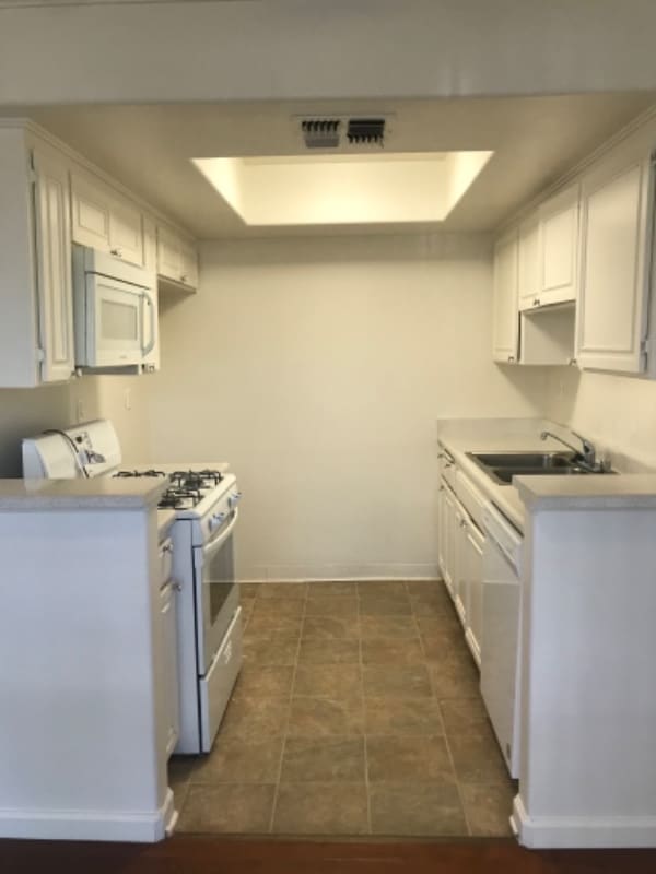 Building Photo - 13012 Riverside Dr