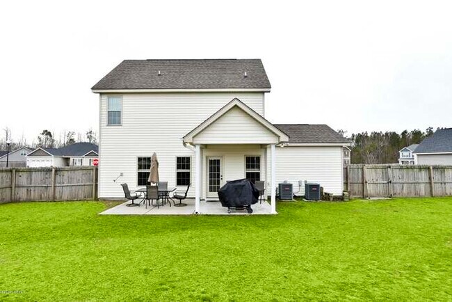 Foto del edificio - 307 First Post Rd