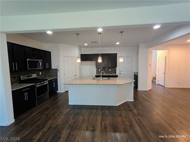 Foto del edificio - 4224 Seclusion Bay Ave