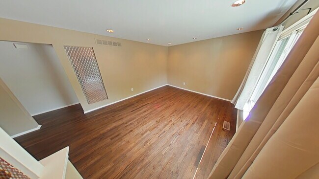 Foto del edificio - "3-Bedroom Gem with 1.5 Baths on Talbot St...