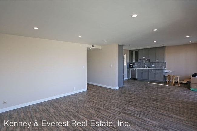 Building Photo - 1084 Clay St