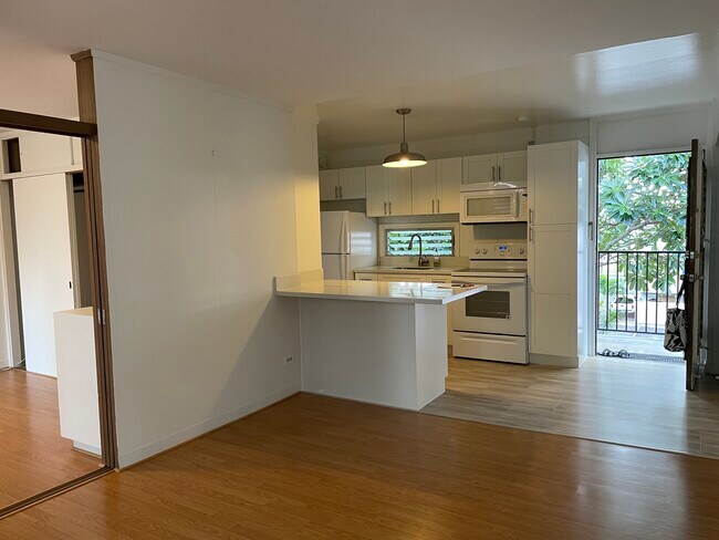 Building Photo - 1630 Makiki St