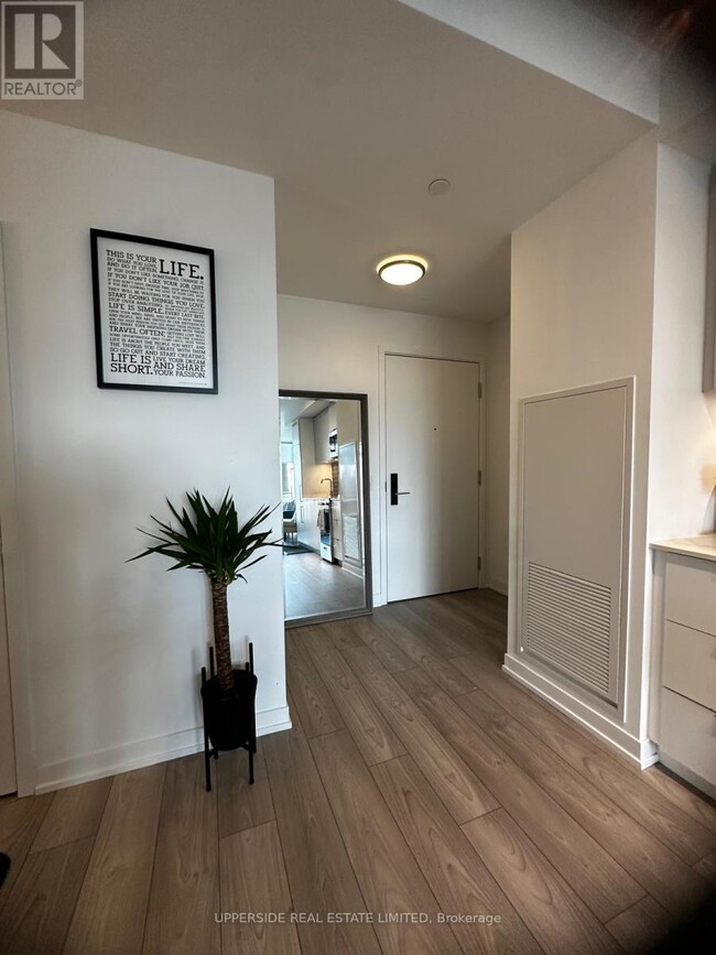 Building Photo - 285 Dufferin St