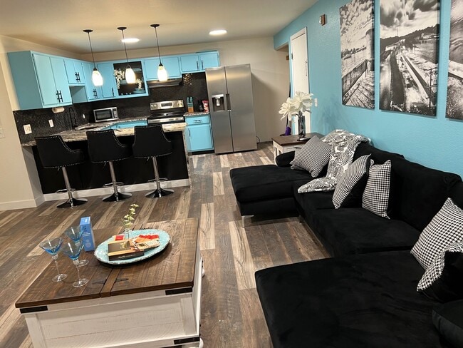 Building Photo - N Kensington Drive