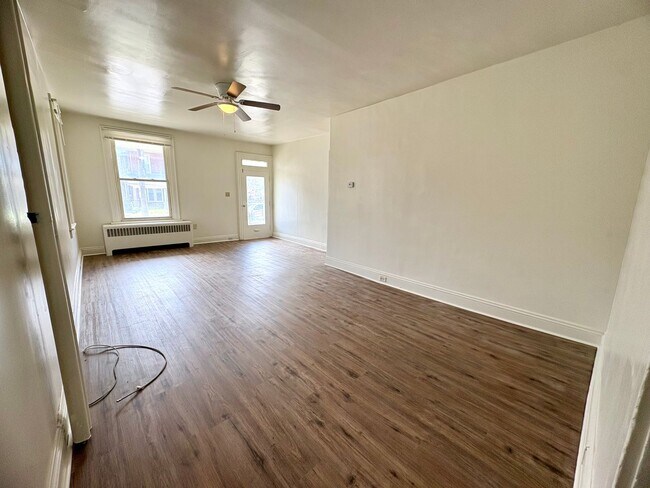 Foto del edificio - NWA - Owner Contribution Needed - 539 &amp; 541 S Market St