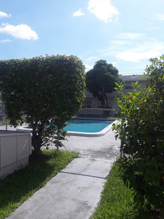 Foto del edificio - 311 NW 42nd Ct