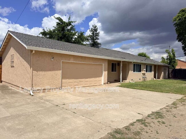 Building Photo - 3805 32nd Ave