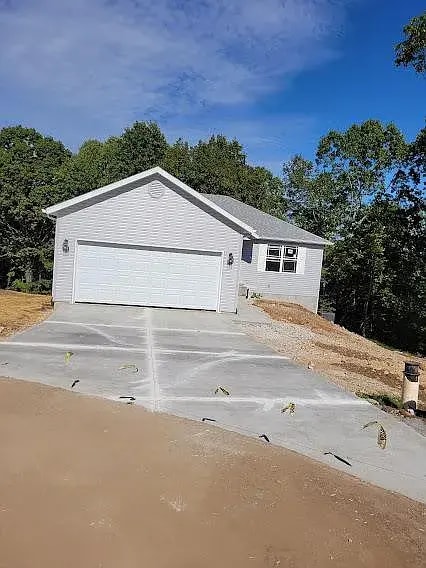 Building Photo - 321 Dogwood Pl