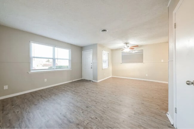 Photo - 3004 Albany Dr House