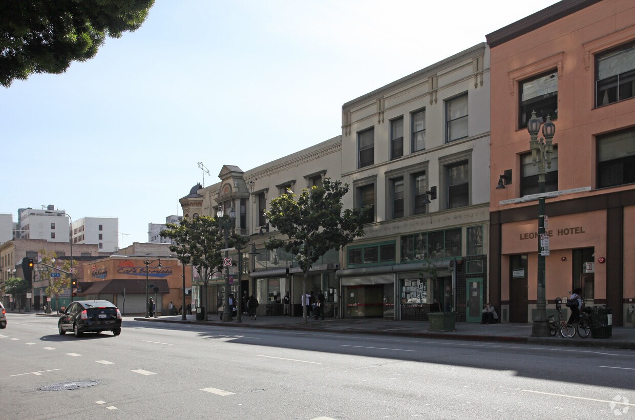 Building Photo - New Pershing Apartments