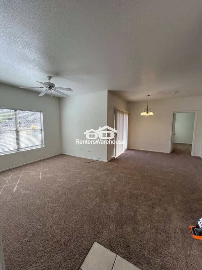 Foto del edificio - $500 move in rent concession. Spacious two-bedroom two-bathroom home in a gated community with pool.