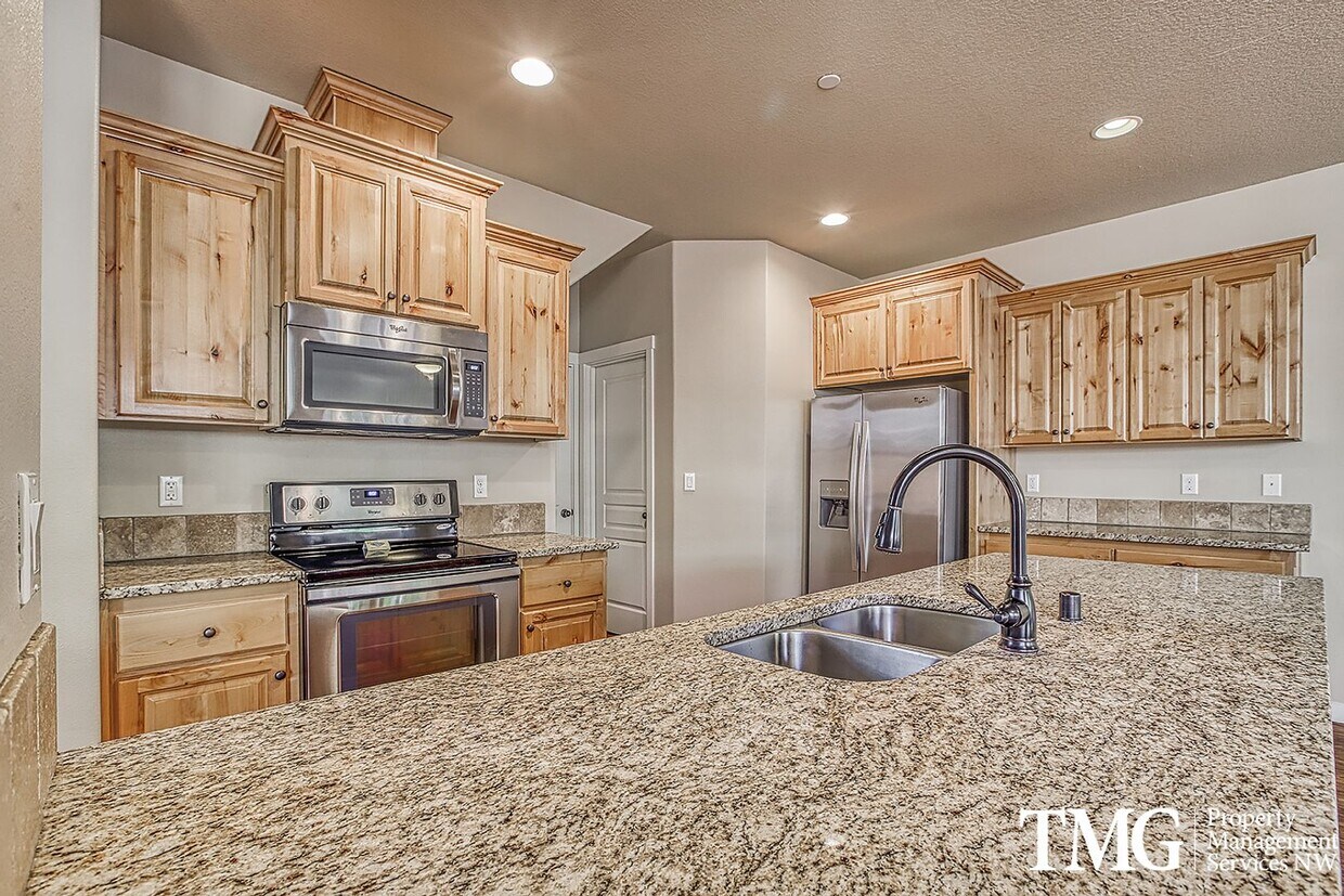 Primary Photo - Contemporary 3 Bed 2.5 Bath Style Home in ...