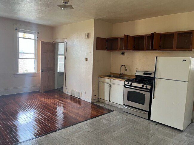 Building Photo - 2421 S 5th Pl