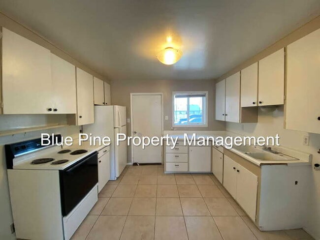 Building Photo - 3372 E Iona Rd