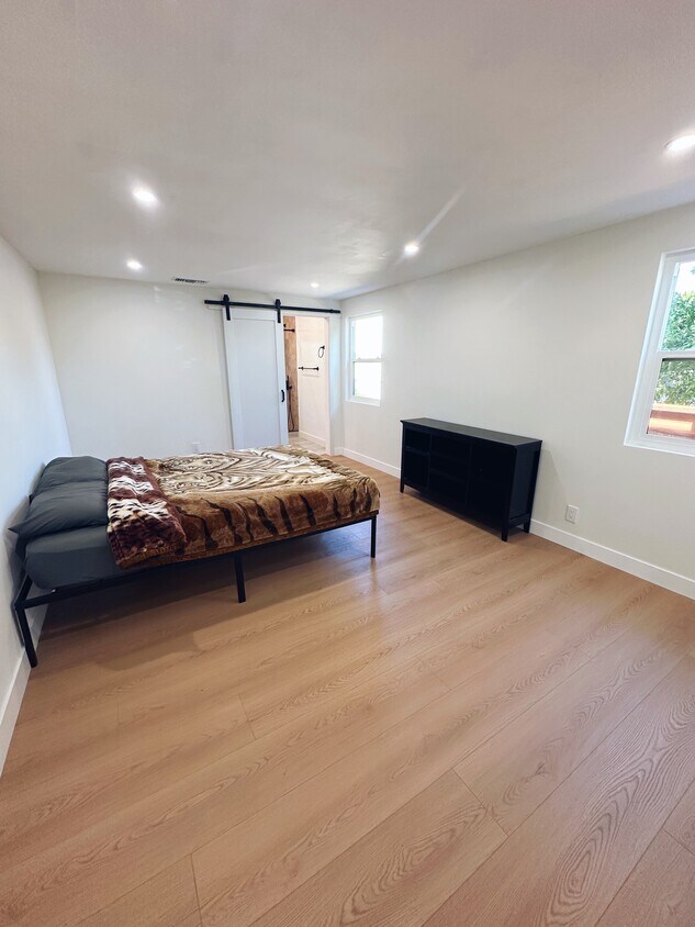 Foto principal - 345 N Broadmoor Ave