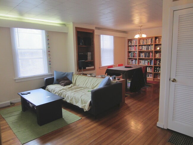 Building Photo - 1537 New Hampshire St