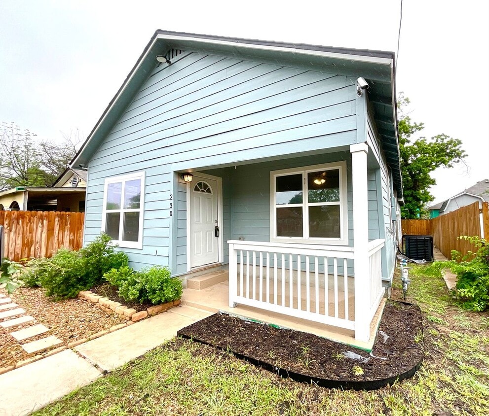 Move-In Ready 3BD/2BA – Laminate Floors, Fenced Yard & Prime Location! ACCEPTS SECTION 8 - Move-In Ready 3BD/2BA – Laminate Floors, Fenced Yard & Prime Location! ACCEPTS SECTION 8