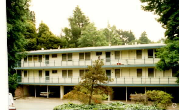 Foto principal - 1030 Redwood Hwy Frntg Rd