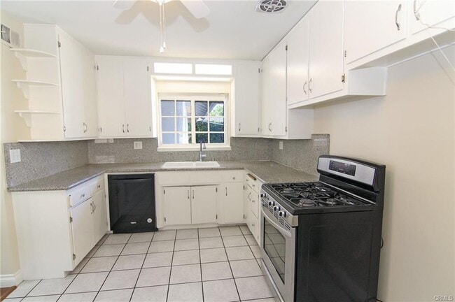 Foto del edificio - 9310 Crebs Ave