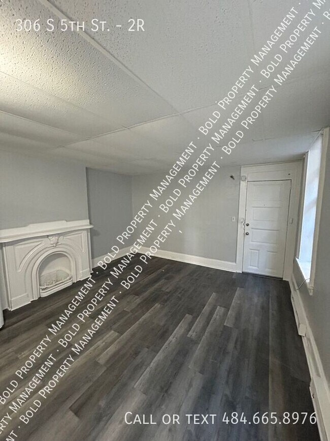 Photo - 306 S 5th St.-2R Apartment