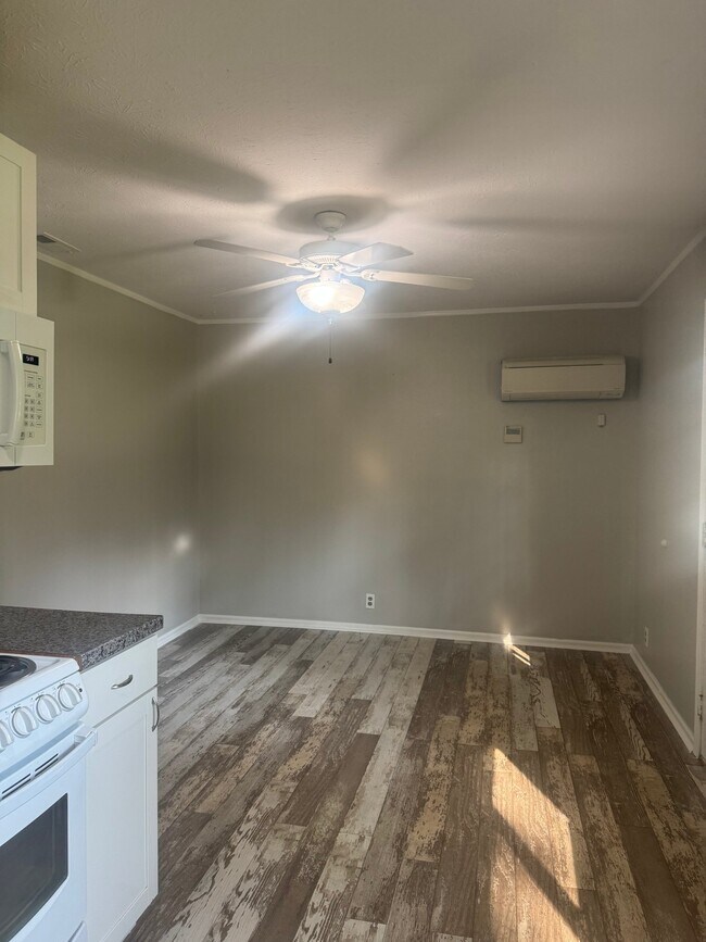 Foto del edificio - 7657 Bethel Rd