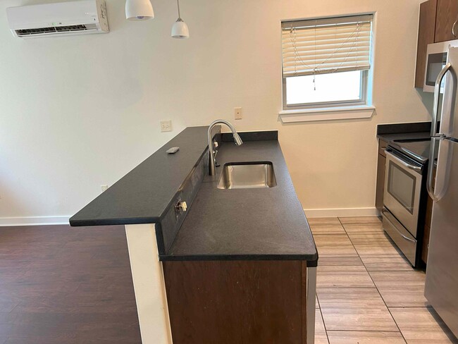 Photo - 719 N Oakland Ave Apartments